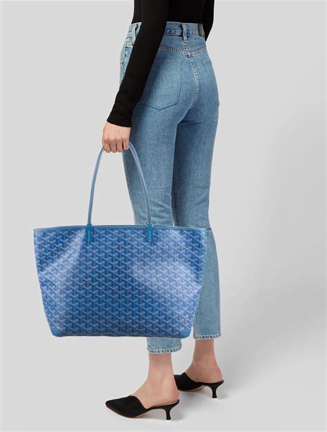 how much is the goyard artois mm bag|goyard artois gm price.